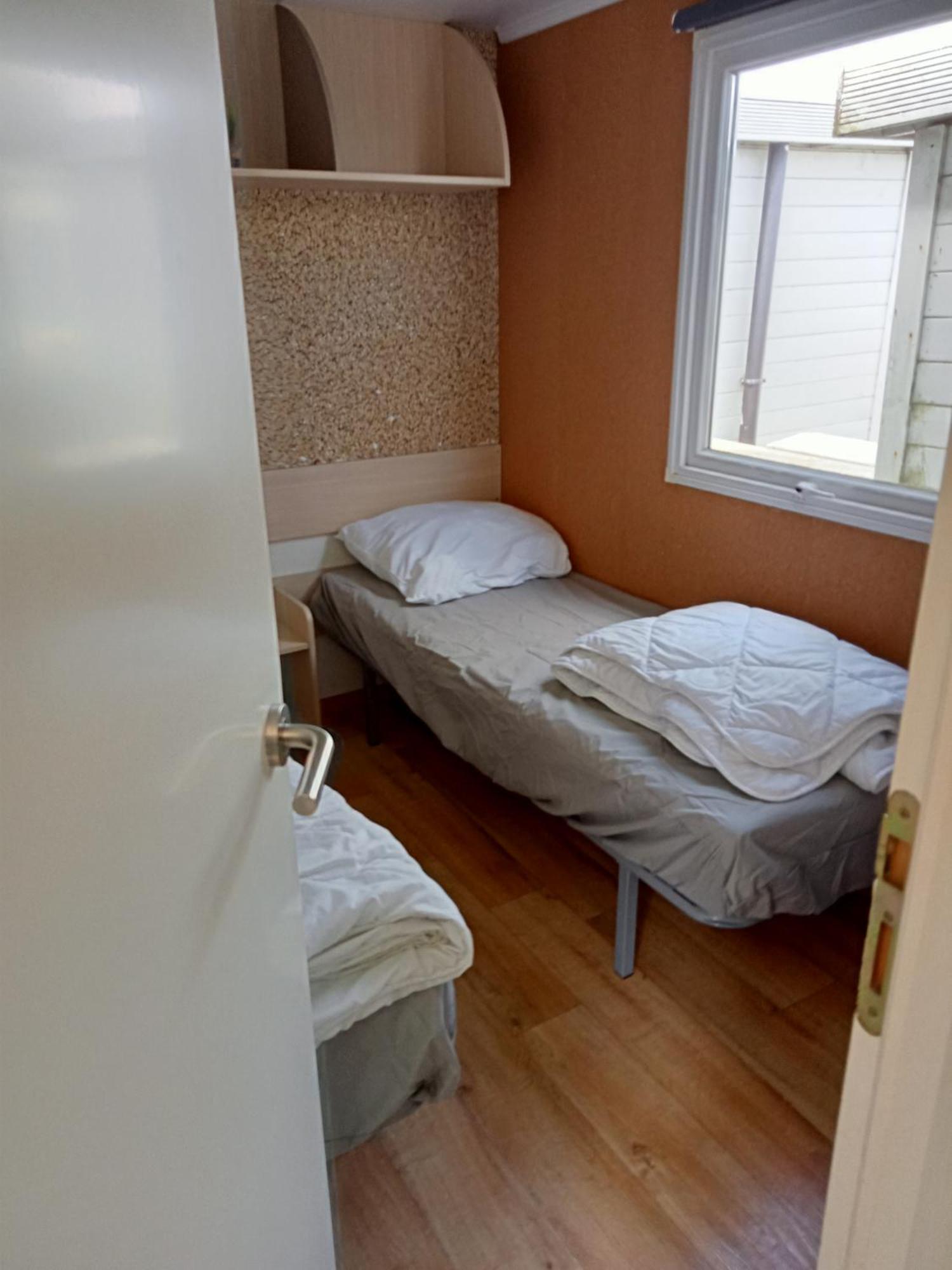 Stacaravan Bredene Met Tuin Nr 2126 Екстериор снимка