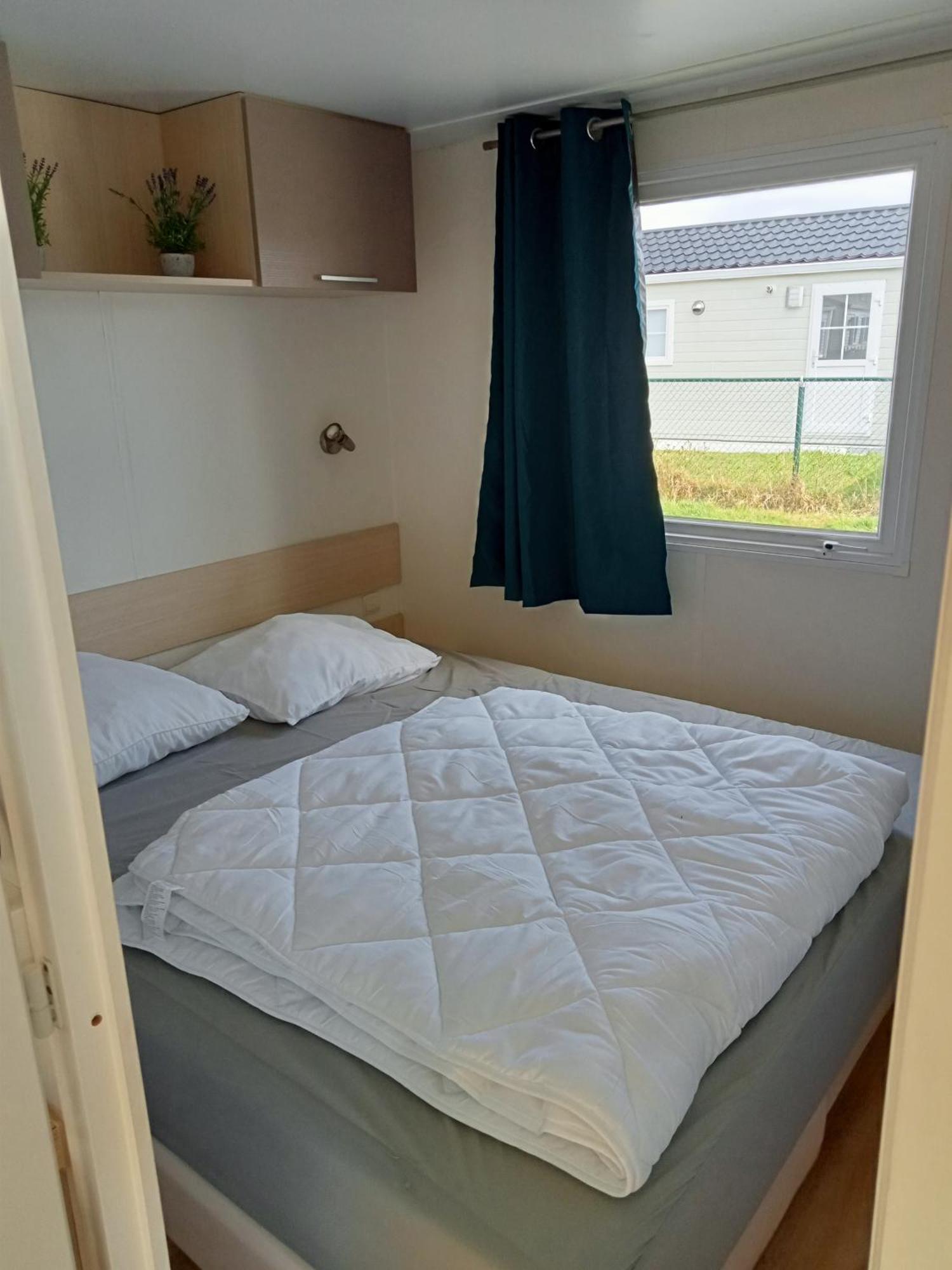 Stacaravan Bredene Met Tuin Nr 2126 Екстериор снимка